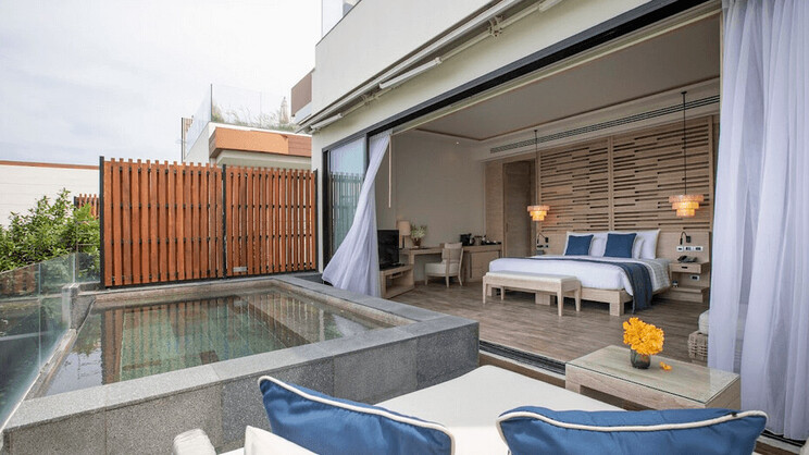 Moonlight Pool Suite